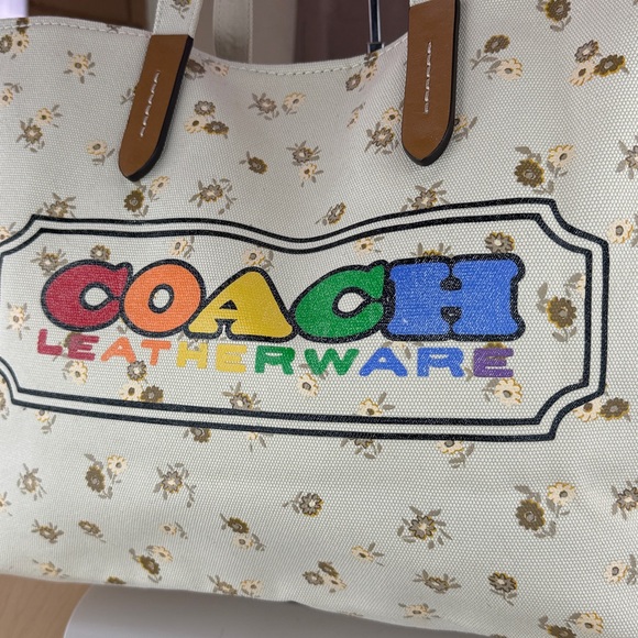 💥COACH - Tote With Rainbow Coach Badge - 110U482 - Picture 3 of 17